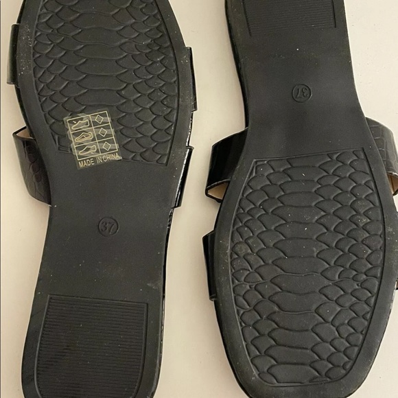 ❗️SOLD❗️New! Croc embossed black slide sandals - Picture 6 of 7